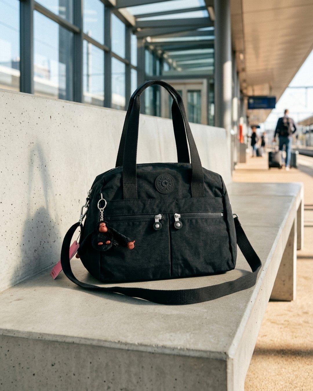 Bolso Kipling Negro con Correa Ajustable